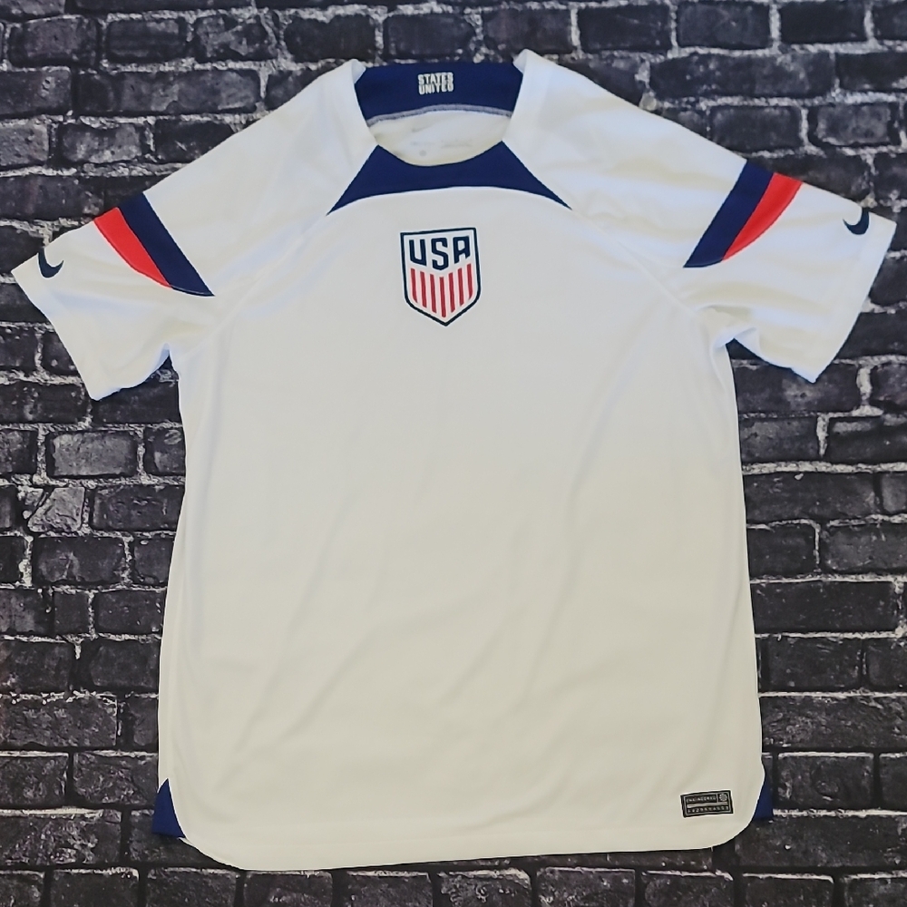 NIKE TEAM USA SOCCER JERSEY SIZE LARGE